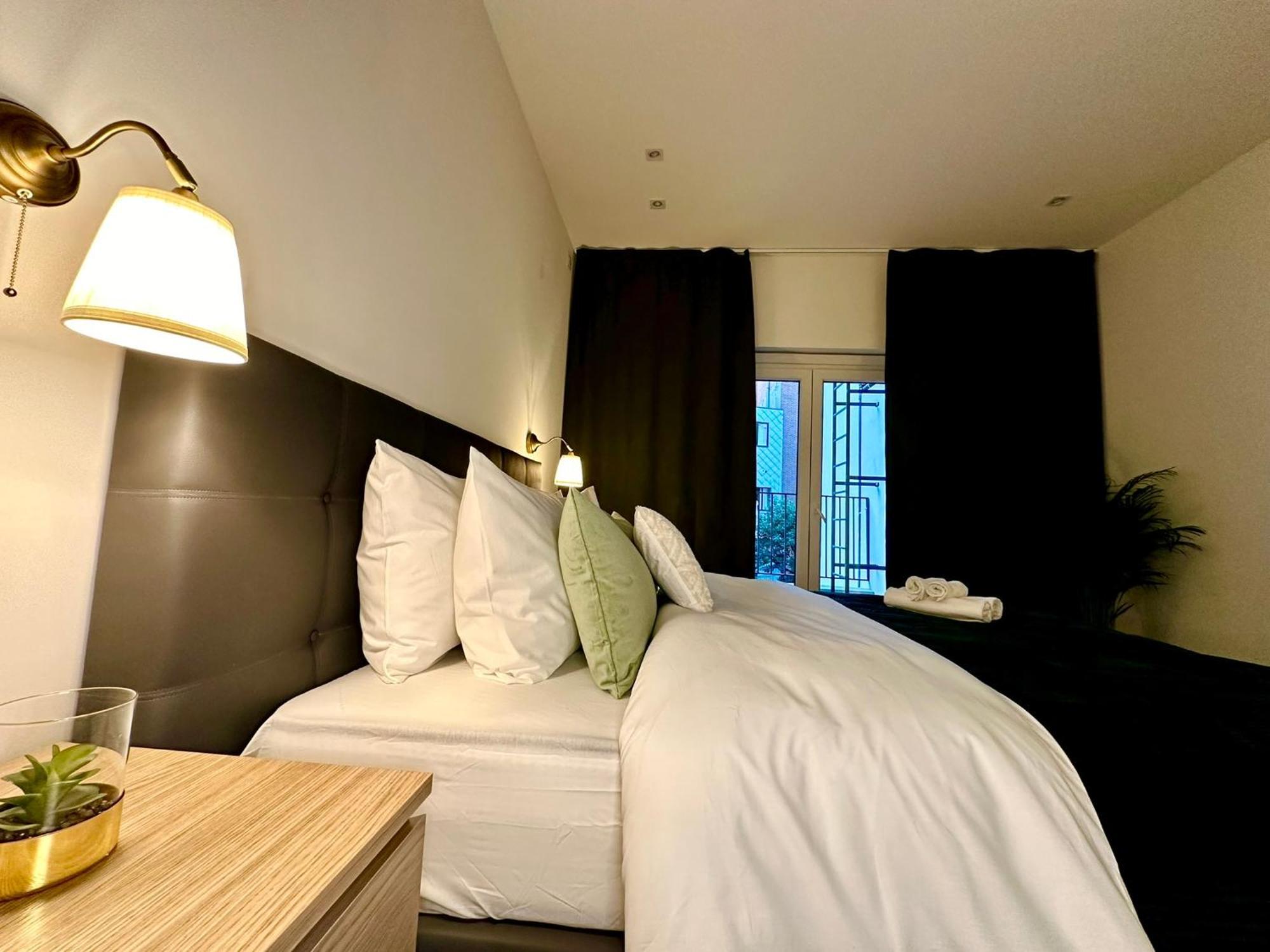 Luxury Suites Park By Rikas Hotels Antwerpen Exteriör bild